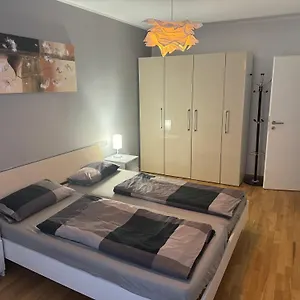 Zentrale 3 Zimmerwohnung Mit Kostenlosem Stellplatz , Heidelberg Deutschland